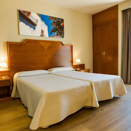 Hotel Monarque El Rodeo-3